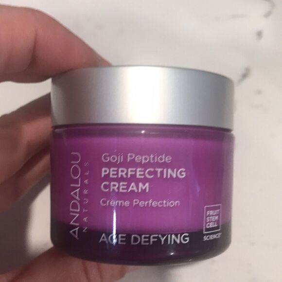 AGE DEFYING GOJI PEPTIDE PERFECTING - Picture 3 of 5